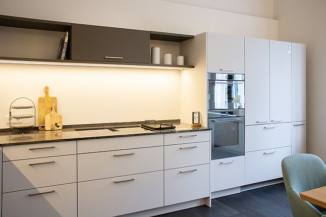 SieMaticMusterküche moderne LKüche in sterlinggrau/umbra